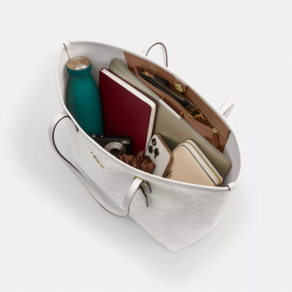 City-Tote-Bag aus Signature Canvas