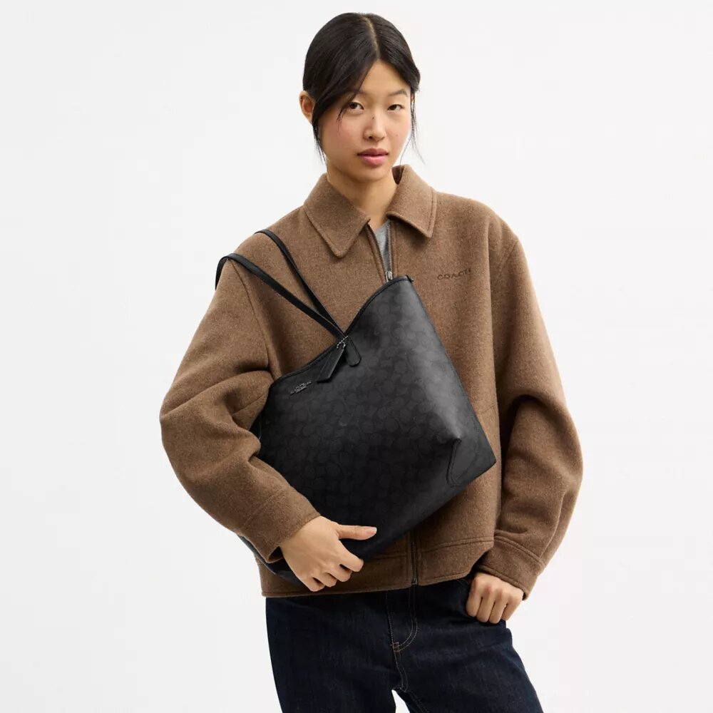 City-Tote-Bag aus Signature Canvas
