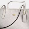 City-Tote-Bag aus Signature Canvas
