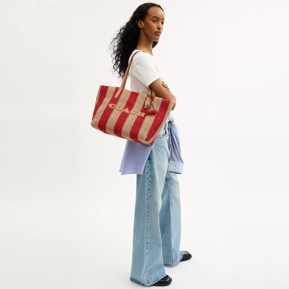 City-Tote-Bag mit Streifen und Anhänger
