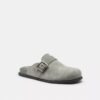 Clogs mit Schnalle
