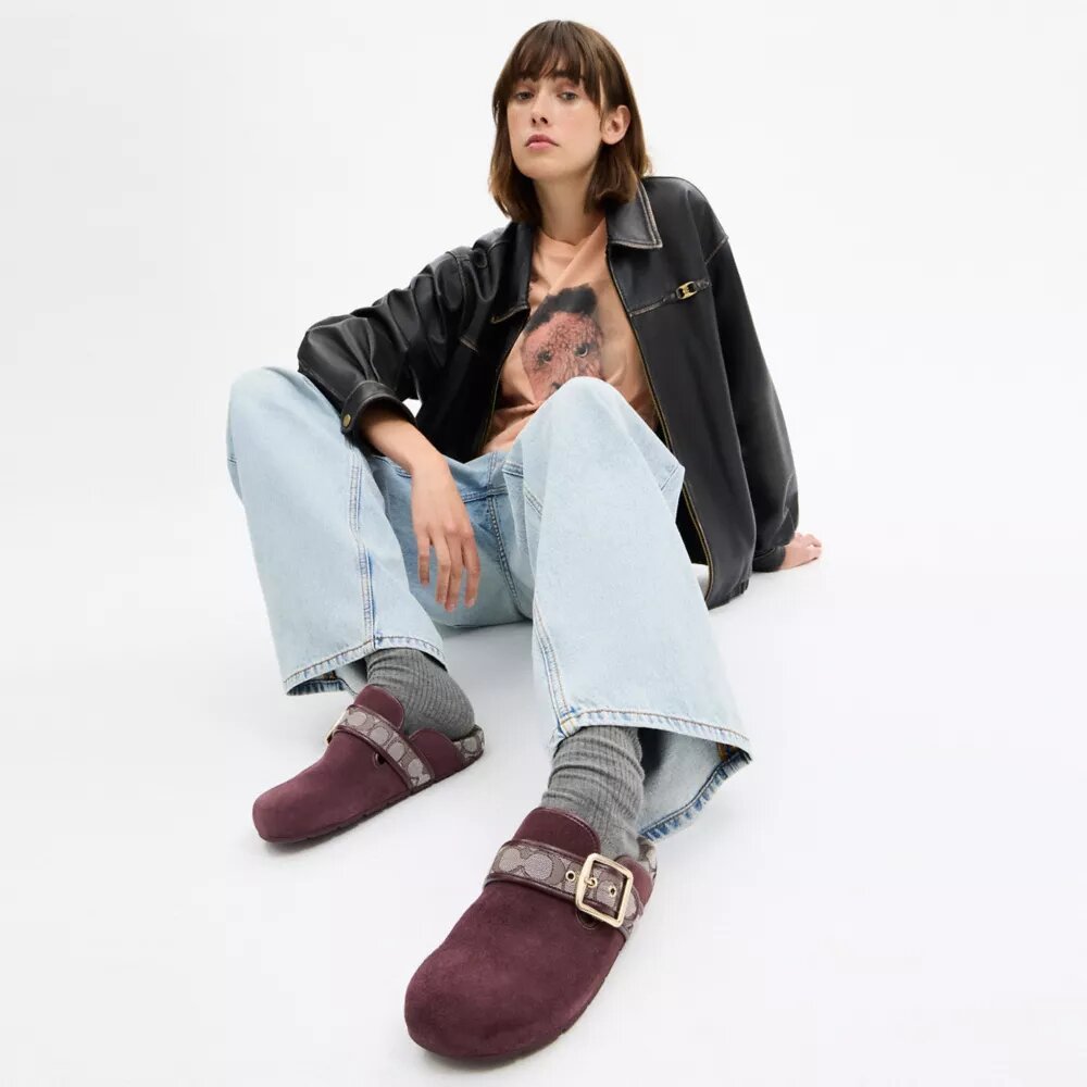 Clogs mit Schnalle