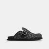 Clogs mit Schnalle aus unserem charakteristischen Jacquard