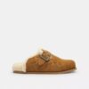 Clogs mit Schnalle im charakteristischen Design