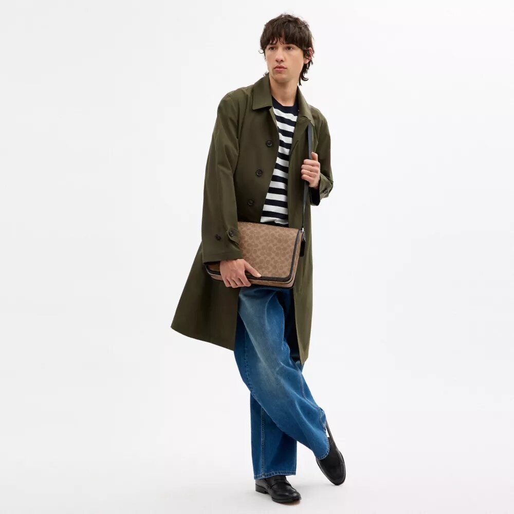 Colby Messenger-Tasche 32 aus Signature Canvas