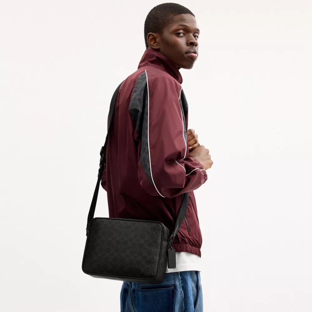 Colton Umhängetasche 25 aus Signature Canvas