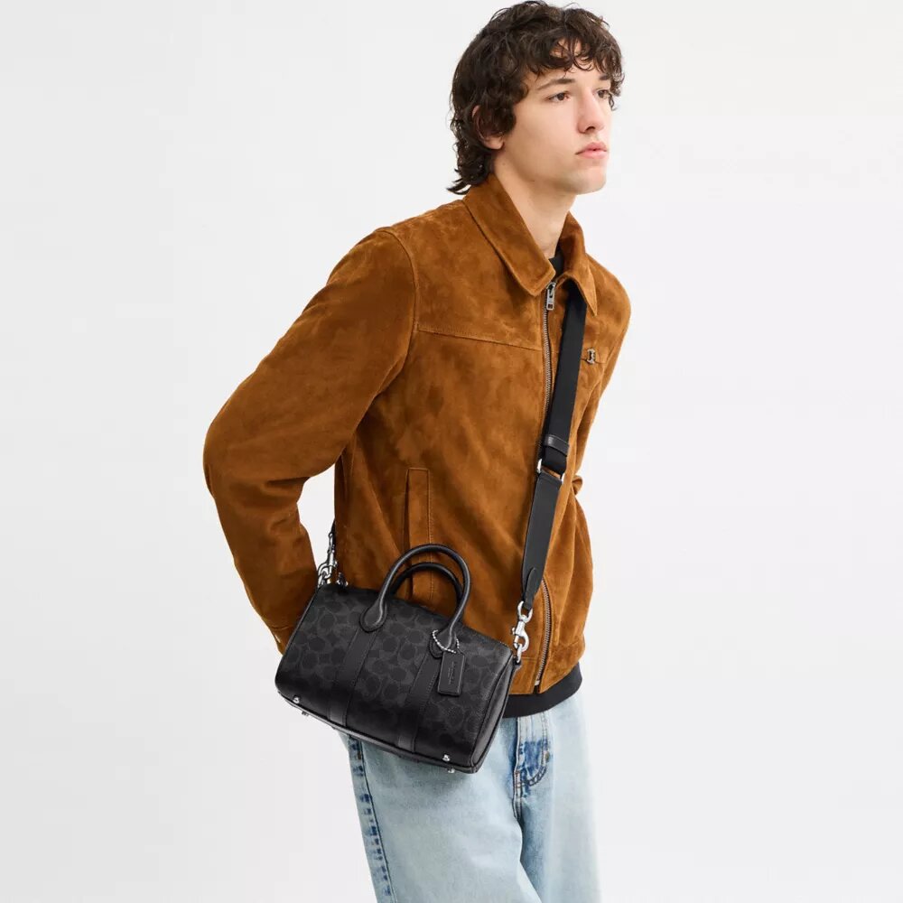 Compass Bag 25 aus Signature Canvas