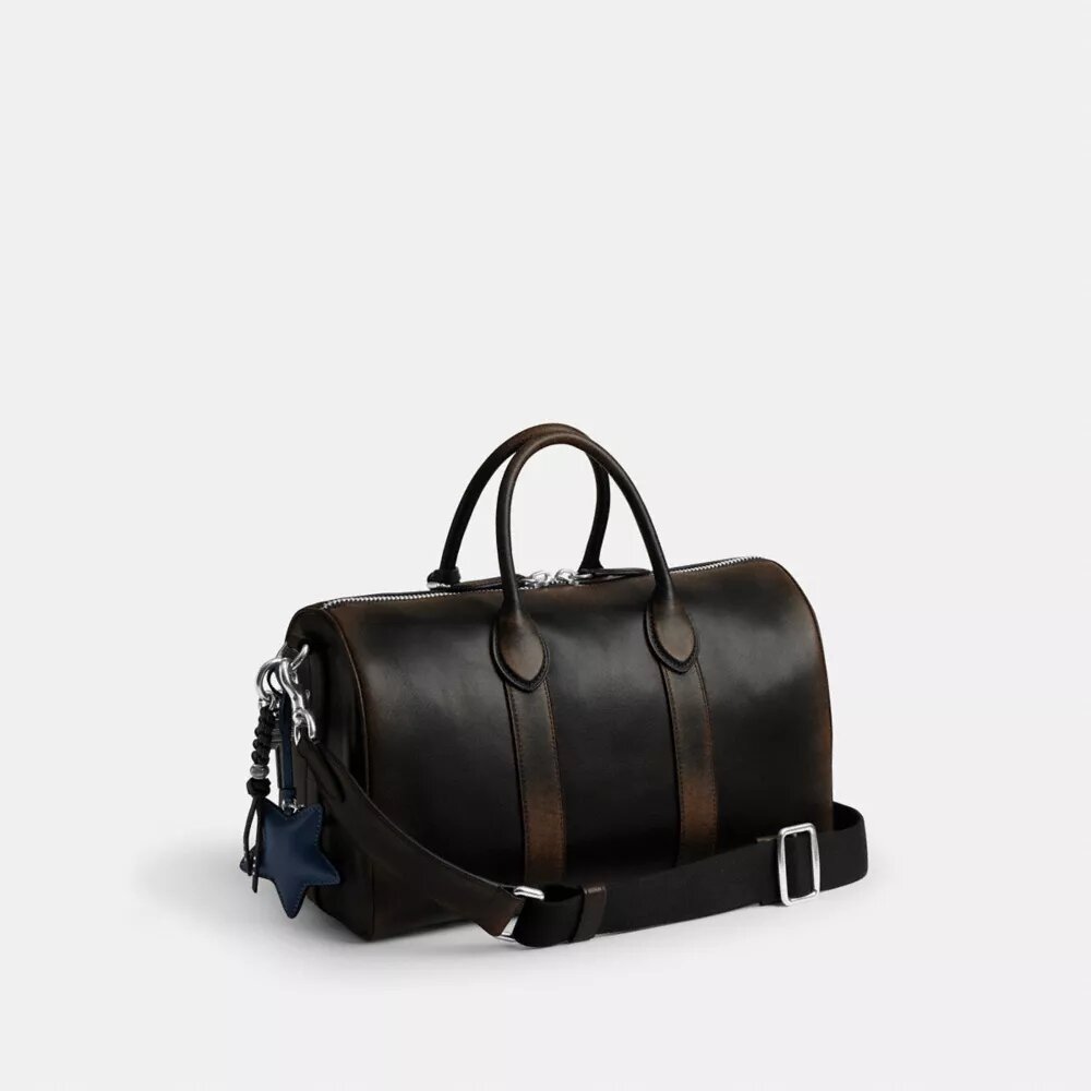 Compass Bag 35 aus Used-Leder mit Anhängern