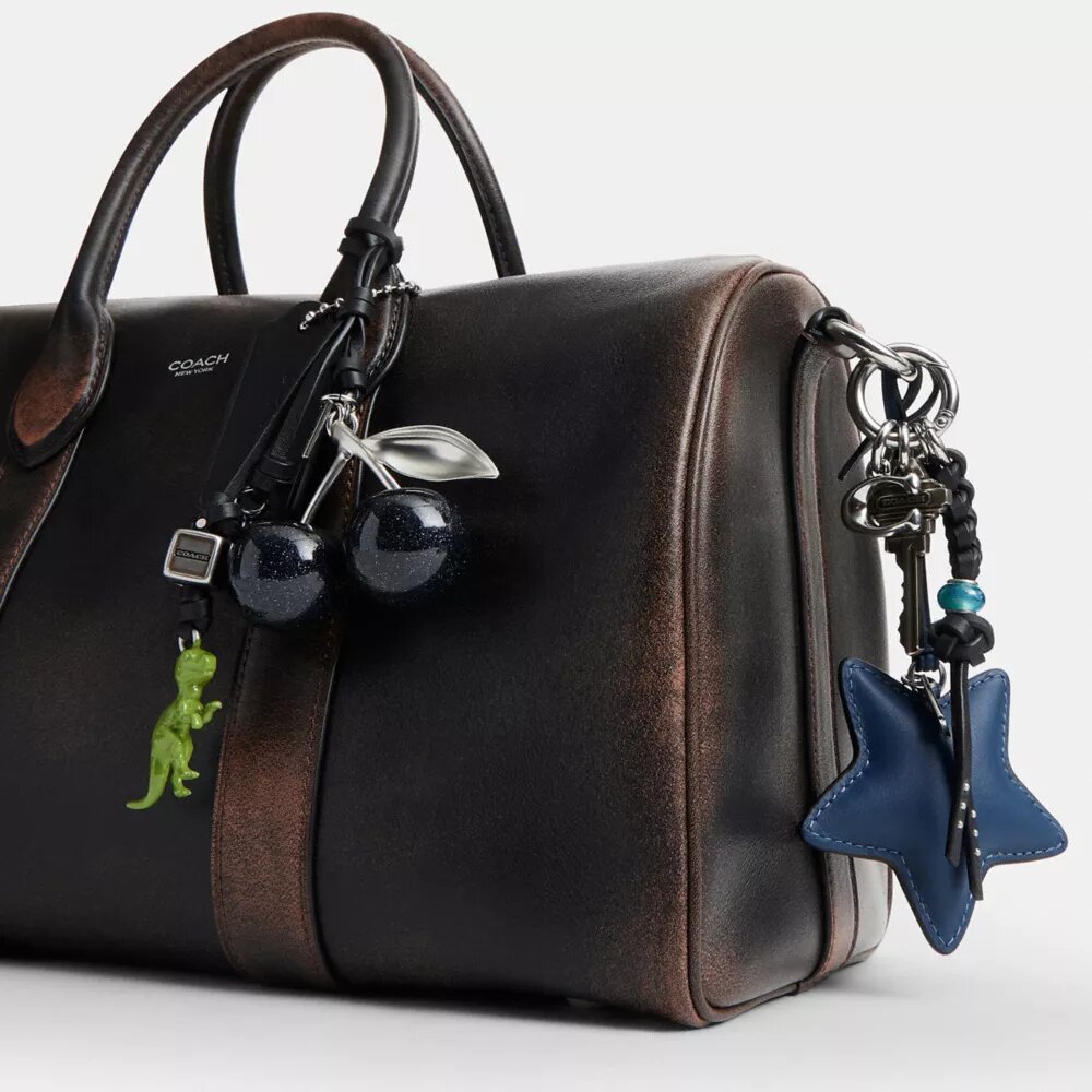 Compass Bag 35 aus Used-Leder mit Anhängern
