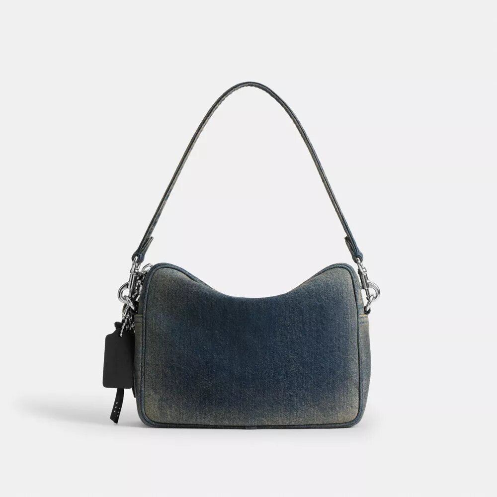 Dakota-Umhängetasche aus regenerativem Baumwoll-Denim mit Anhängern
