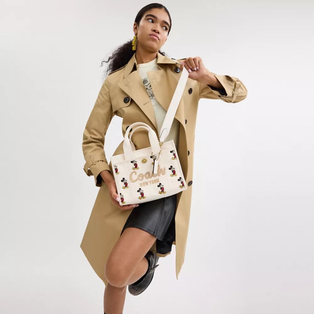 Disney X Coach Cargo-Tote-Bag 26 mit Mickey Mouse aus regenerativem Baumwoll-Canvas