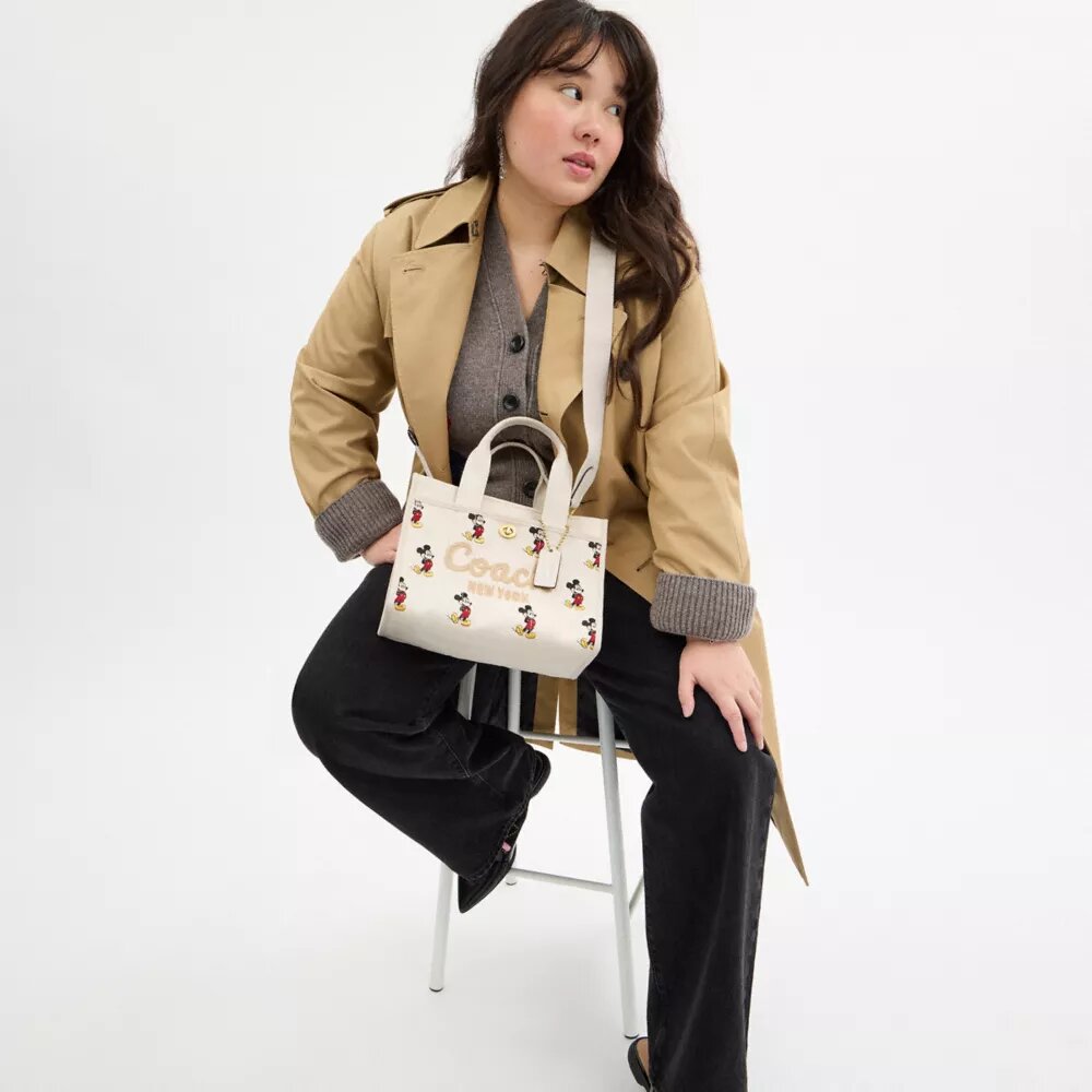 Disney X Coach Cargo-Tote-Bag 26 mit Mickey Mouse aus regenerativem Baumwoll-Canvas