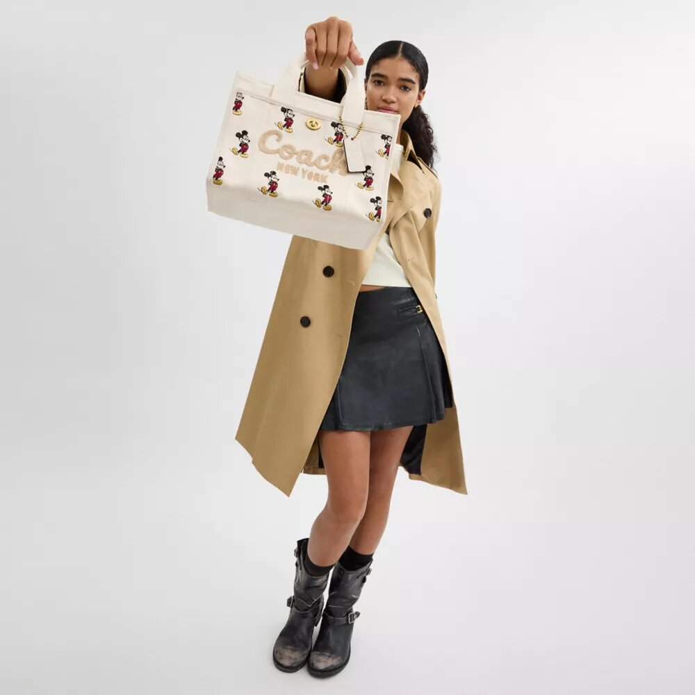 Disney X Coach Cargo-Tote-Bag 26 mit Mickey Mouse aus regenerativem Baumwoll-Canvas