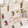 Disney X Coach Cargo-Tote-Bag 26 mit Mickey Mouse aus regenerativem Baumwoll-Canvas