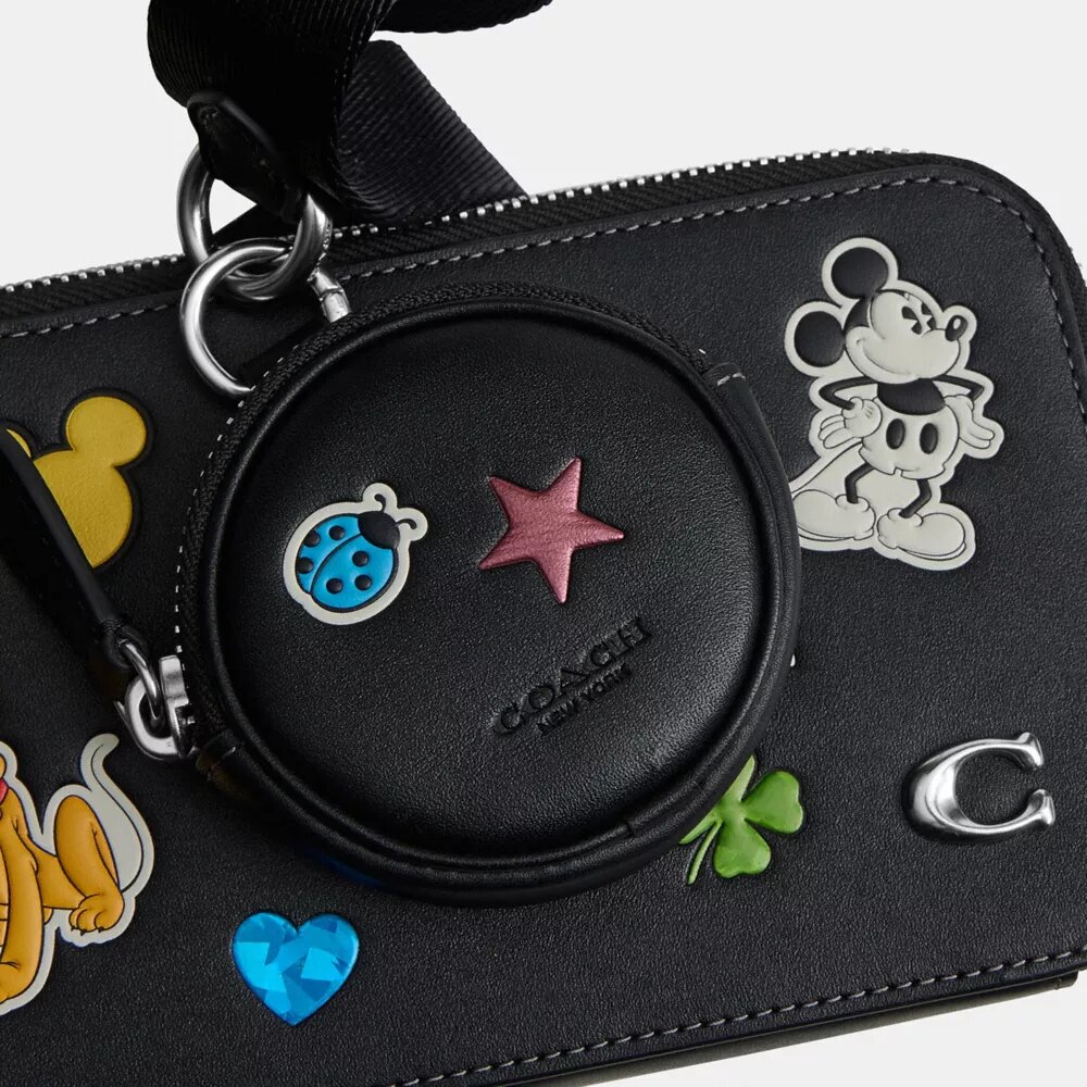 Disney X Coach „Charter“ Slim Umhängetasche mit Aufkleber-Print