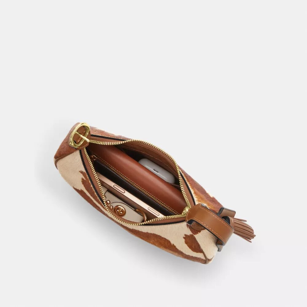 Emily-Schultertasche aus Haarkalbsleder mit Kuhmuster