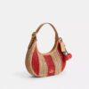 Emily-Schultertasche mit Anhänger