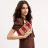 Emily-Schultertasche mit Anhänger