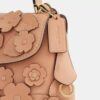 Emory-Handtasche mit Tragegriff und Blumenapplikation