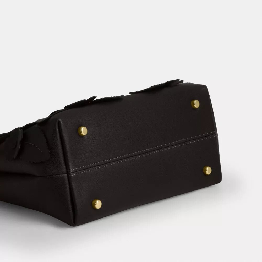 Emory-Handtasche mit Tragegriff und Blumenapplikation
