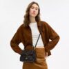 Emory-Handtasche mit Tragegriff und Blumenapplikation