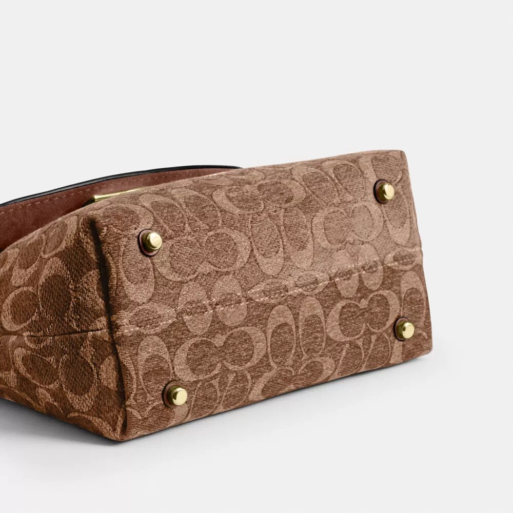Emory-Tasche mit Tragegriffen aus charakteristischem Chenille