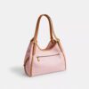 Erin-Schultertasche aus Signature Canvas mit Anhängern