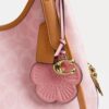 Erin-Schultertasche aus Signature Canvas mit Anhängern