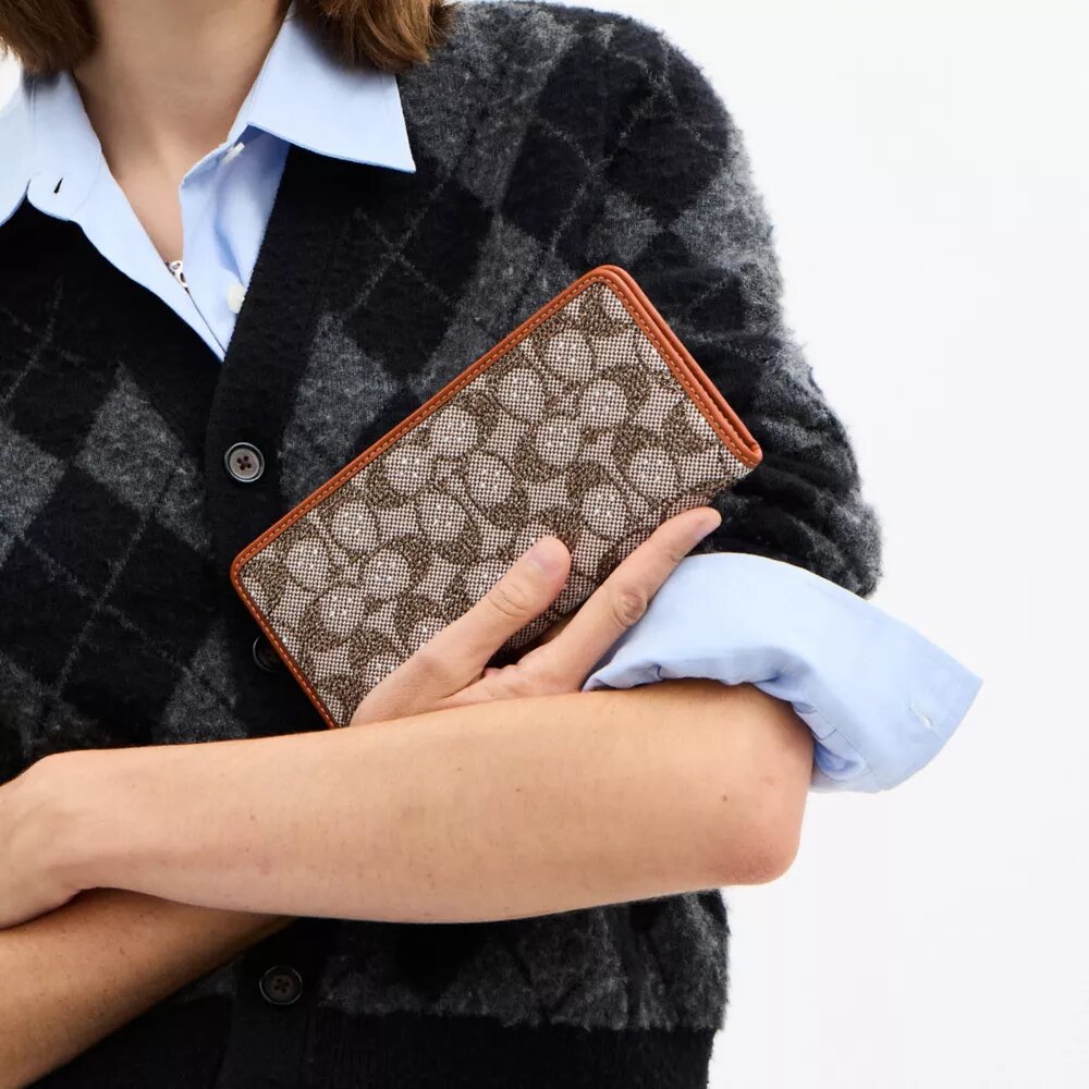 Essential Slim Geldbörse aus Crystal Signature Jacquard