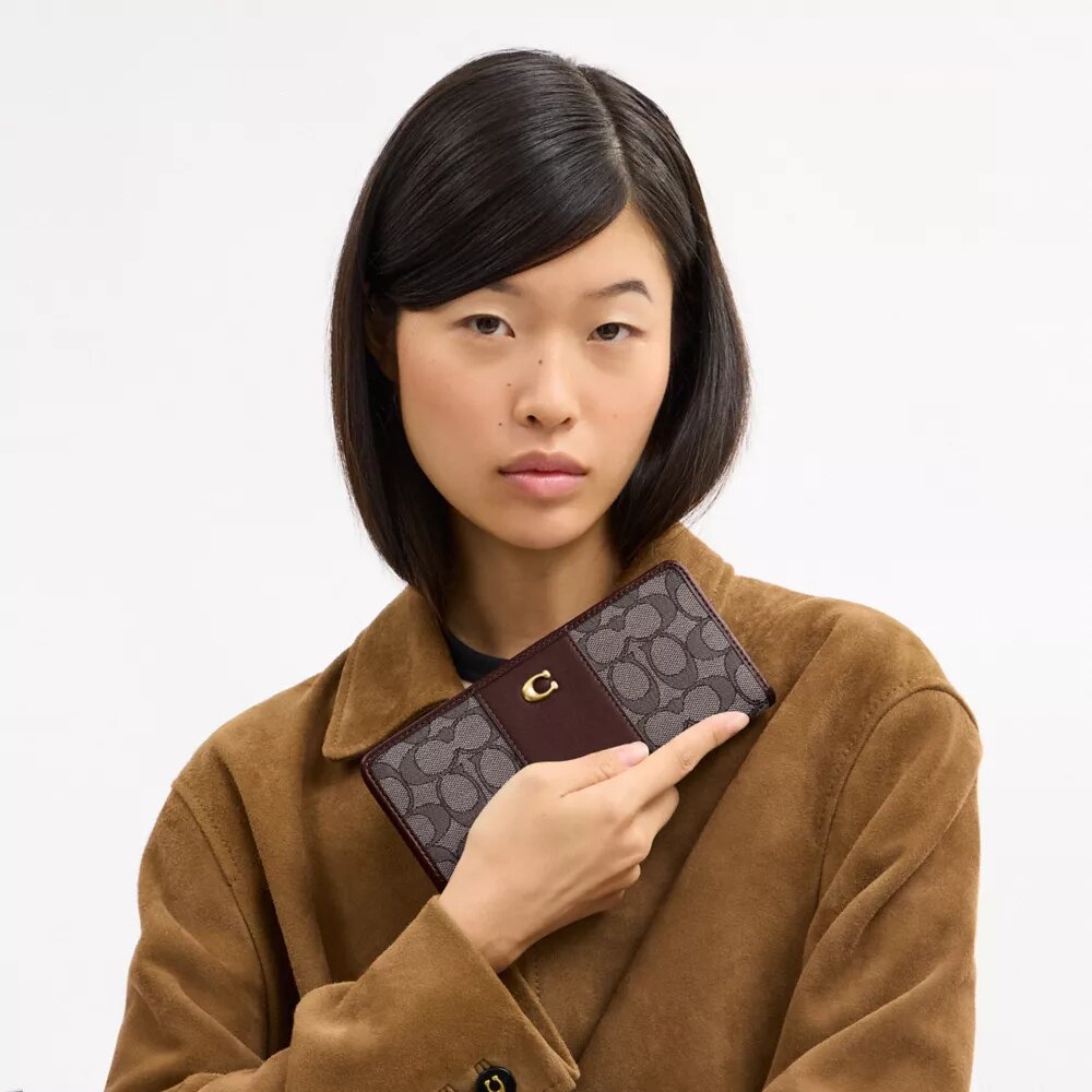 Essential Slim Geldbörse aus unserem charakteristischen Jacquard