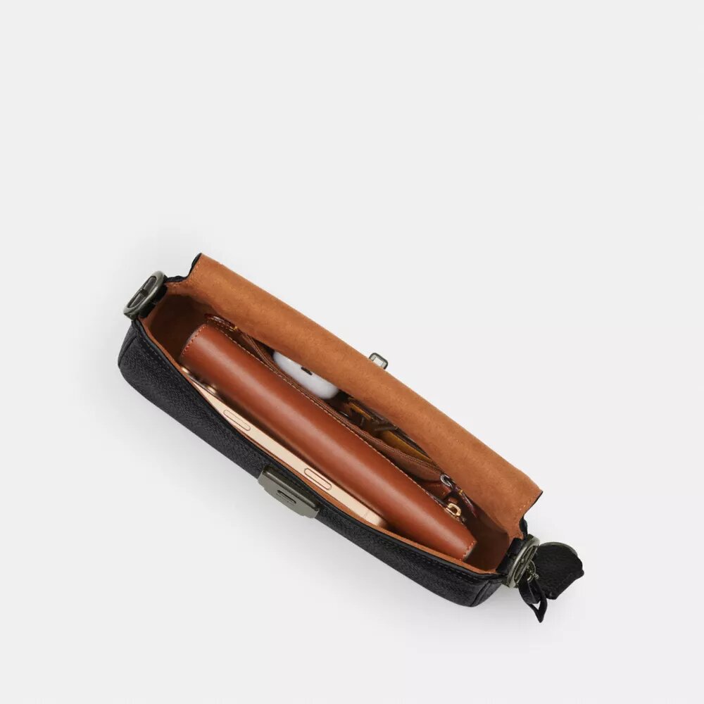 Etta – Kleine Schultertasche mit Klappe