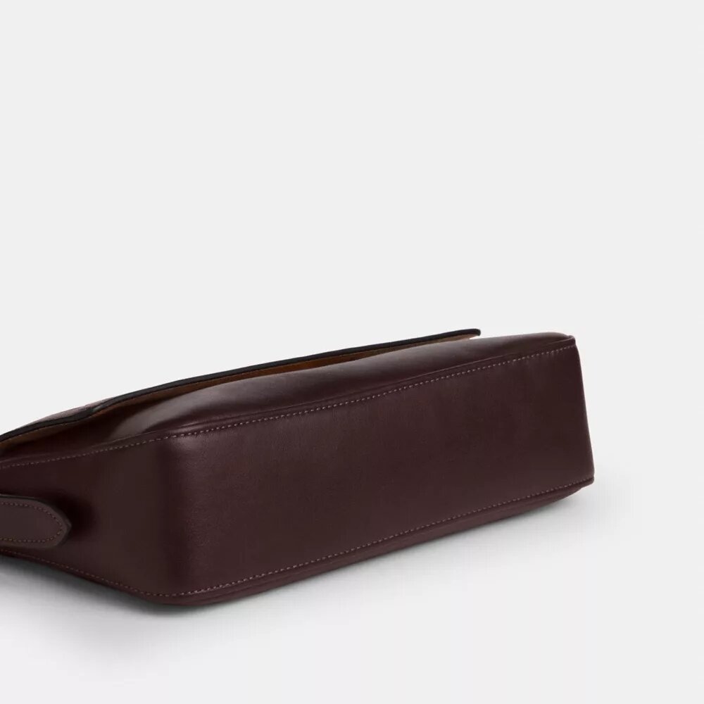 Etta – Kleine Schultertasche mit Klappe
