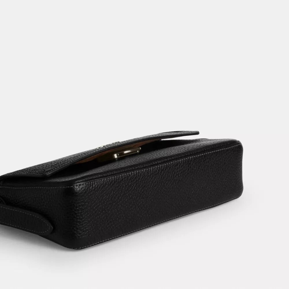 Etta – Kleine Schultertasche mit Klappe