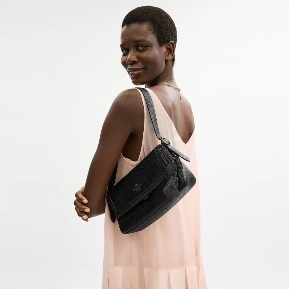 Etta – Kleine Schultertasche mit Klappe
