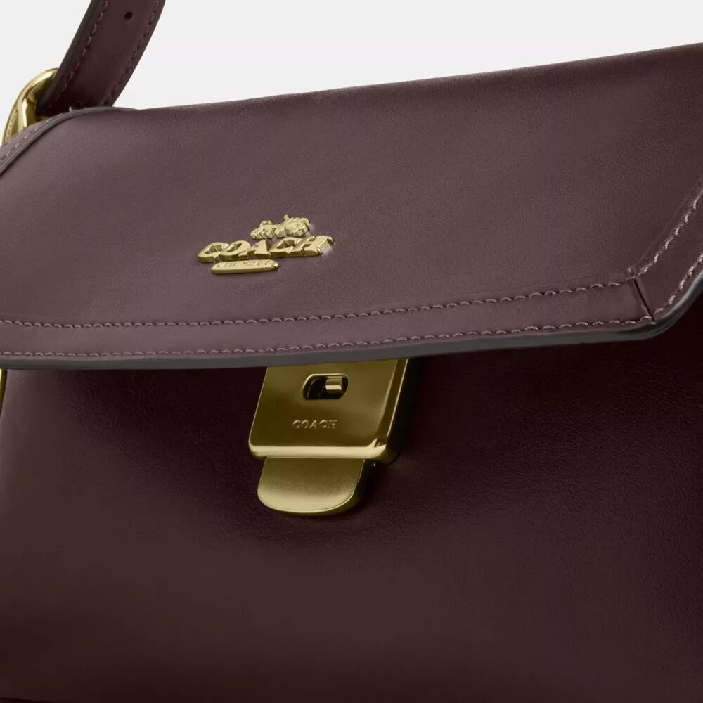 Etta – Kleine Schultertasche mit Klappe