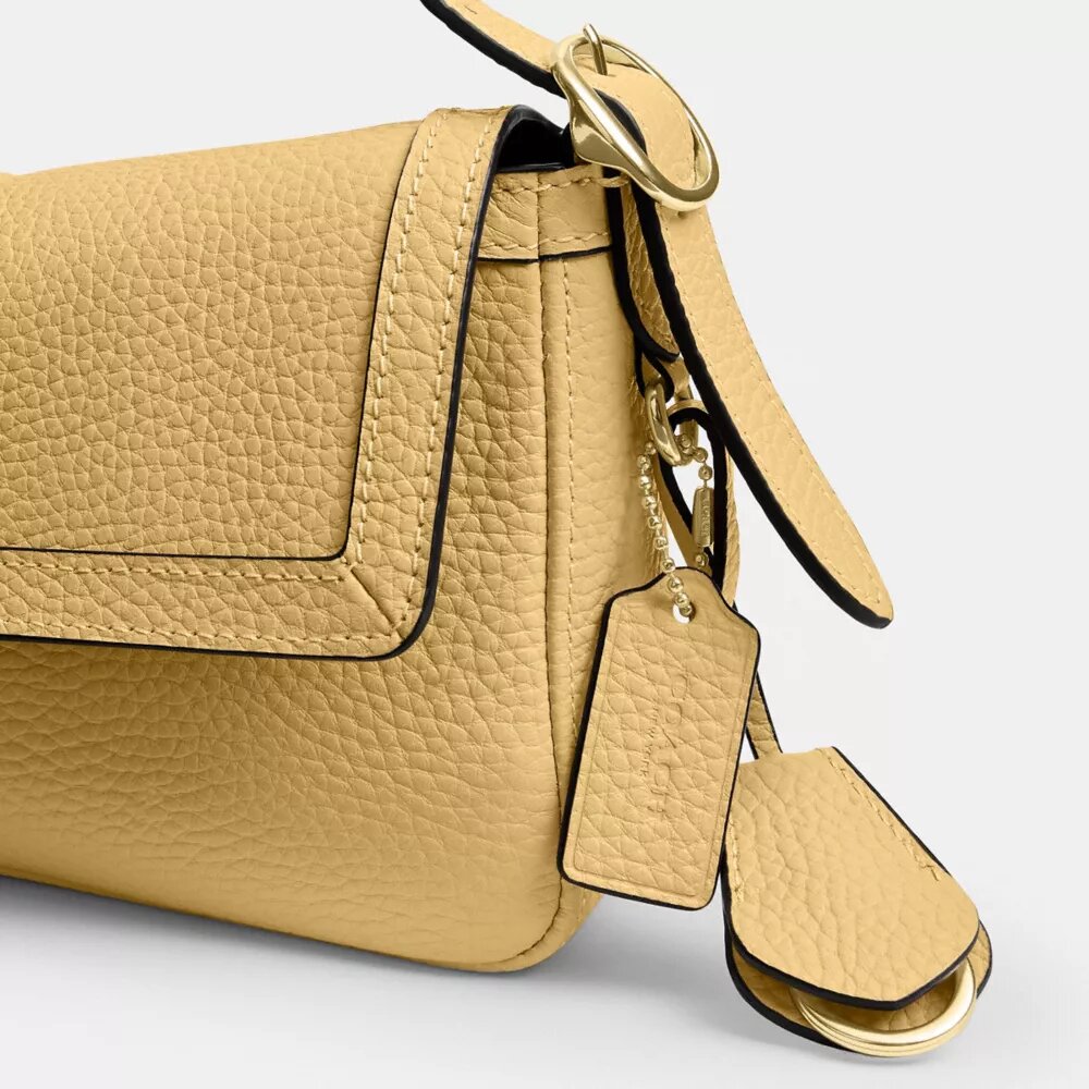 Etta – Kleine Schultertasche mit Klappe