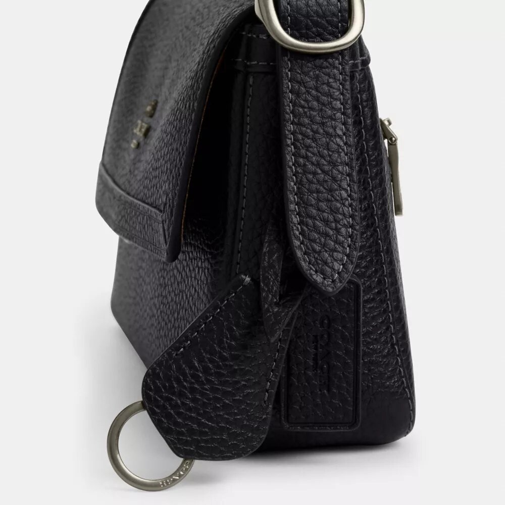 Etta – Kleine Schultertasche mit Klappe