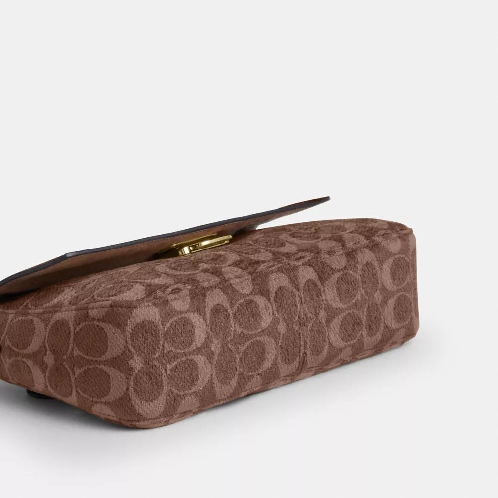 Etta Small Flap-Schultertasche aus charakteristischem Chenille