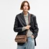 Etta Small Flap-Schultertasche aus charakteristischem Chenille