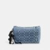 Etui aus dem beliebten Signature-Denim mit Anhängern