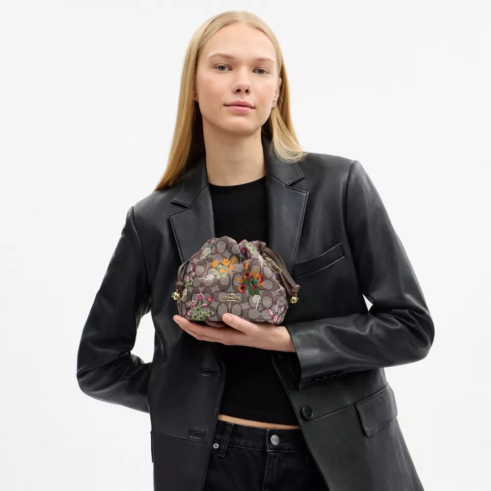 Faye Mini-Kordelzugtasche aus charakteristischem Jacquard mit Blumenstickerei