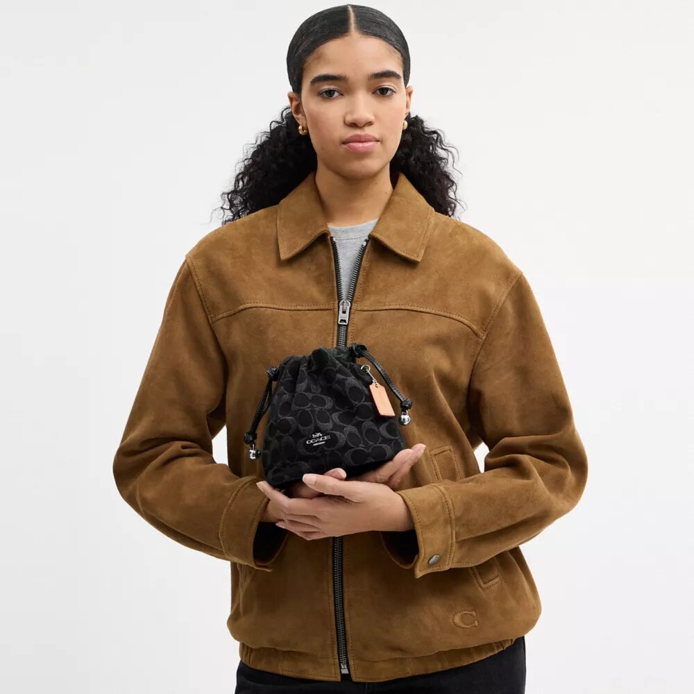 Faye Mini-Kordelzugtasche aus Signature-Denim