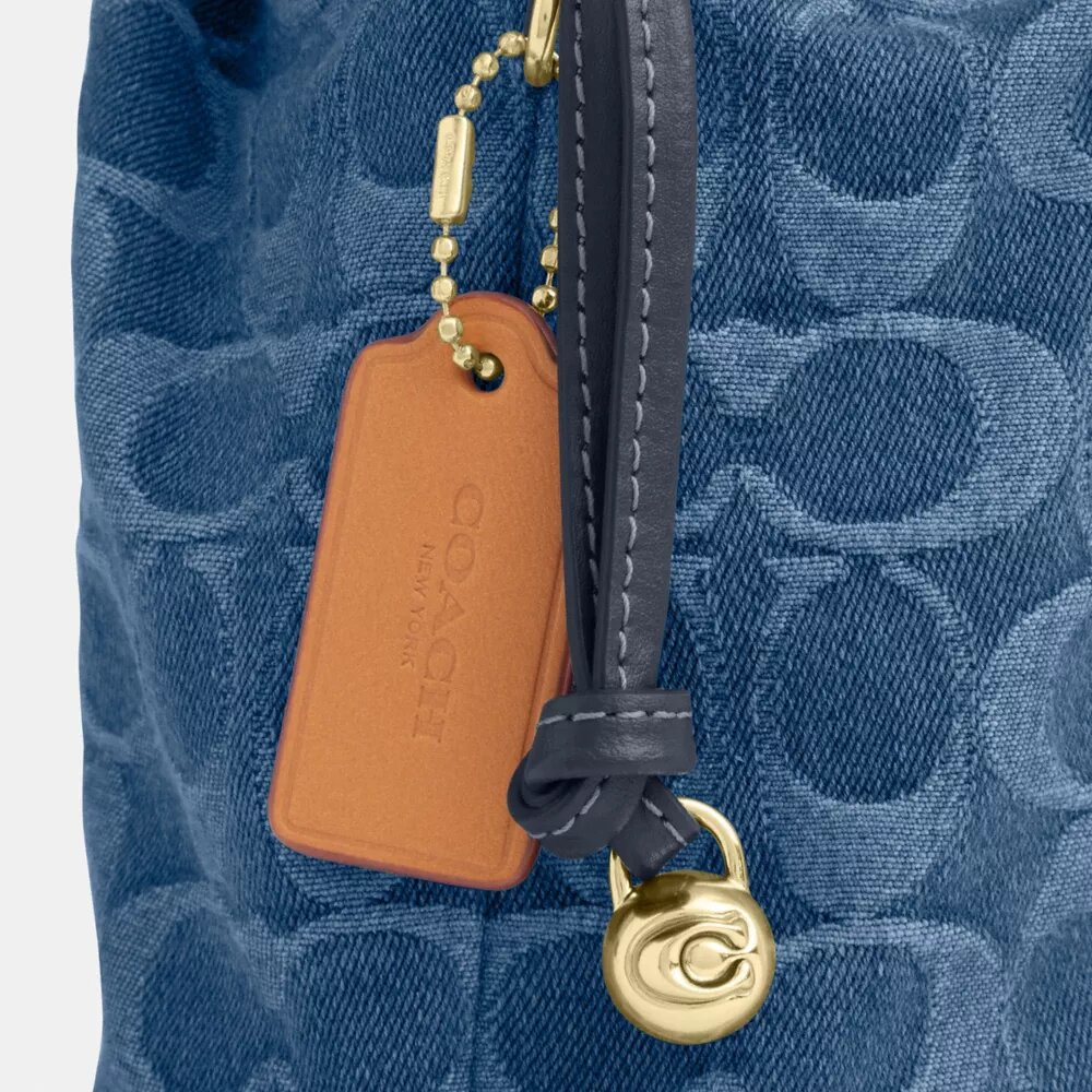 Faye Mini-Kordelzugtasche aus Signature-Denim