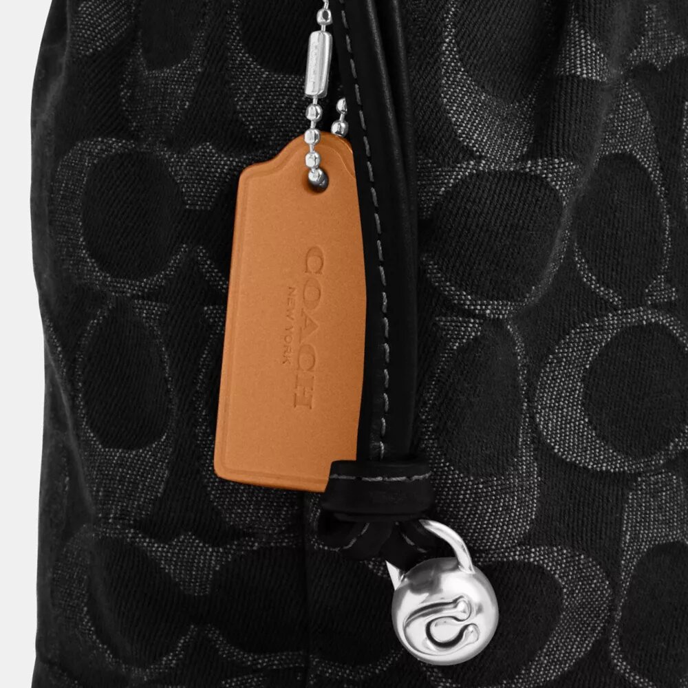 Faye Mini-Kordelzugtasche aus Signature-Denim