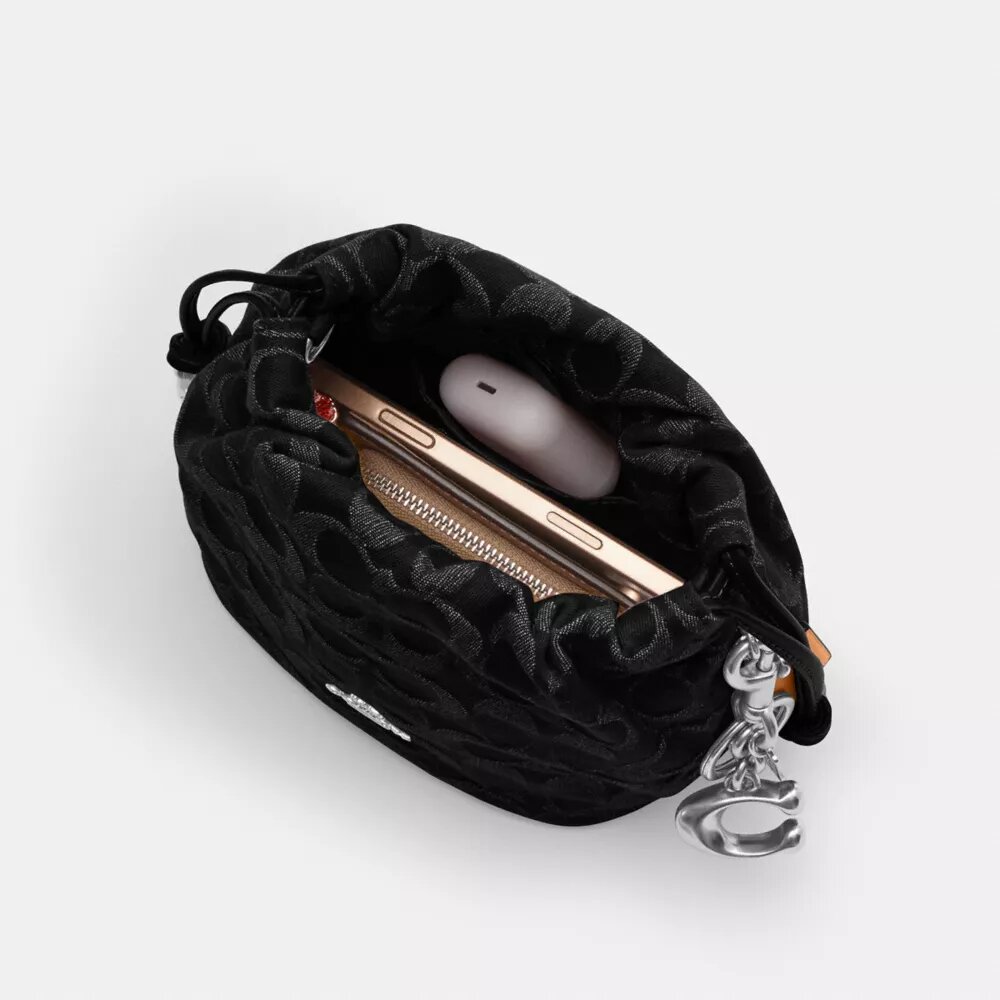 Faye Mini-Kordelzugtasche aus Signature-Denim