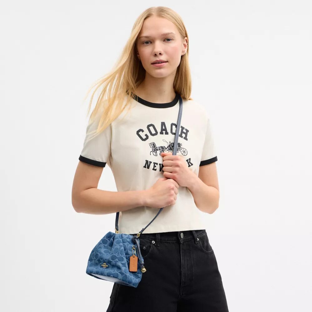 Faye Mini-Kordelzugtasche aus Signature-Denim
