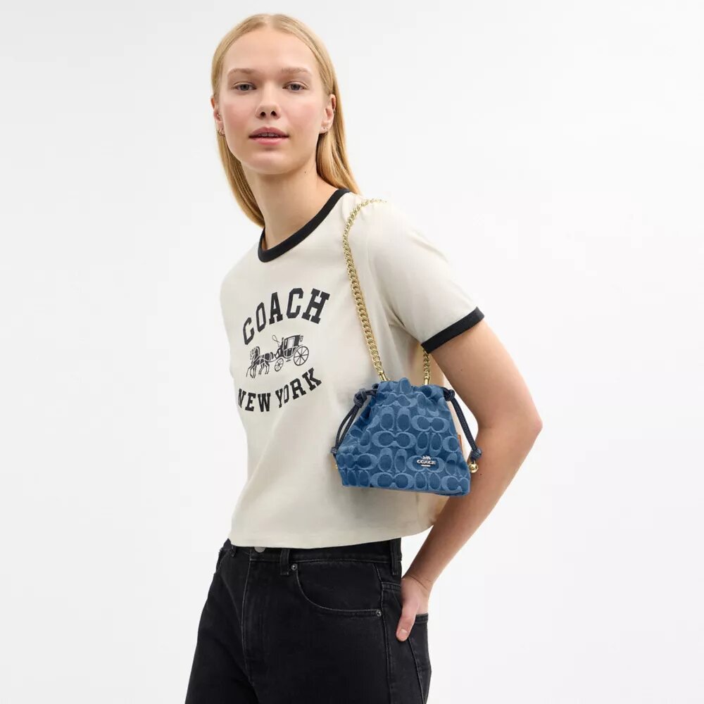 Faye Mini-Kordelzugtasche aus Signature-Denim