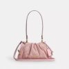 Faye-Schultertasche aus charakteristischem Denim