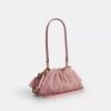 Faye-Schultertasche aus charakteristischem Denim