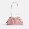 Faye-Schultertasche aus charakteristischem Denim